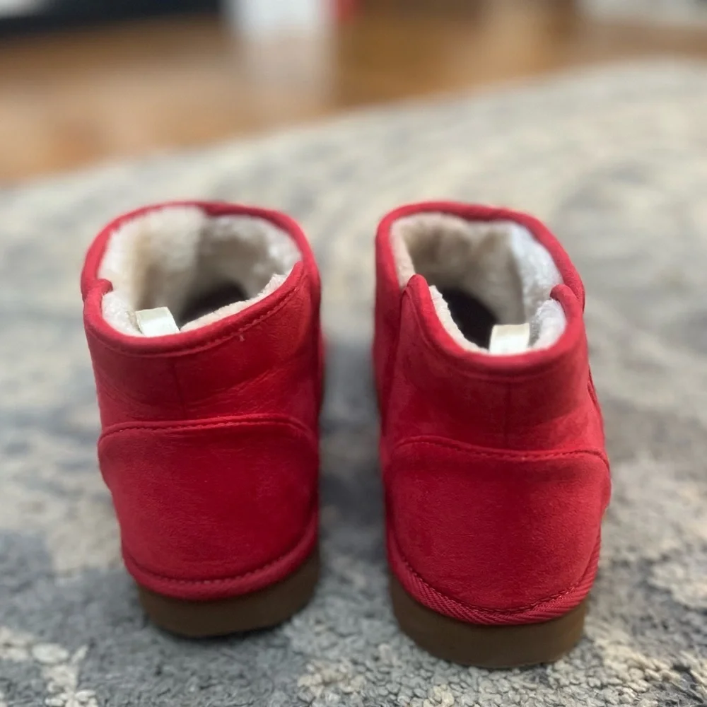💕 Old Navy Faux Suede Sherpa-Lined Booties in Pink
